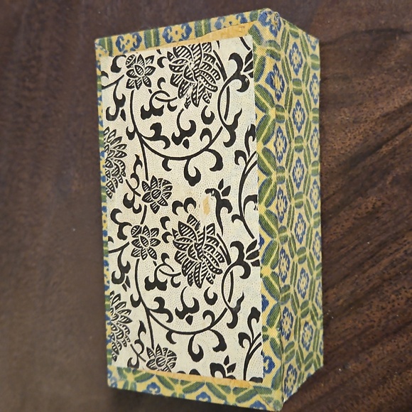 Geometric Patterned Box - Picture 4 of 4